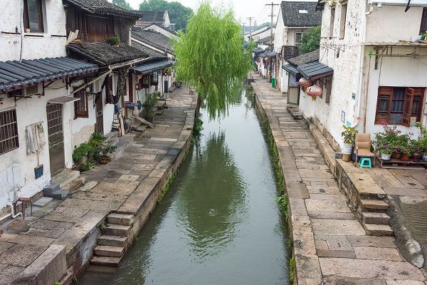Su, Keren 아티스트의 Old houses along the Grand Canal-Shaoxing-Zhejiang Province-China작품입니다.
